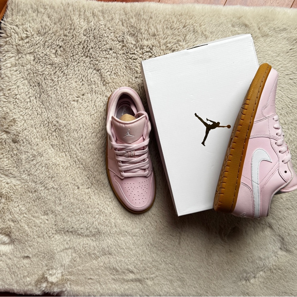 Authentic! Air Jordan 1 Low 8.5w